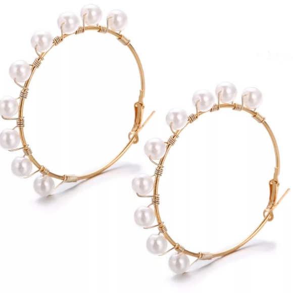 Relisted ◇Beth◇ Pearl Gold Hoops - Picture 3 of 4